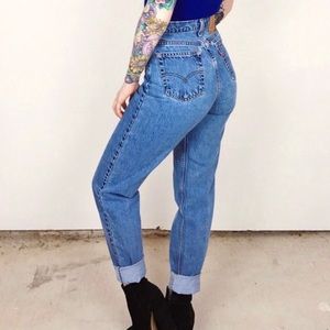 Vintage 90s Levi’s 521 dark medium wash rigid tapered leg jeans long